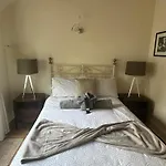 Guest house Hollyside 3*