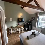 Guest house Hollyside 3*