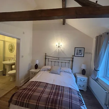 Hollyside Pensionat 3*