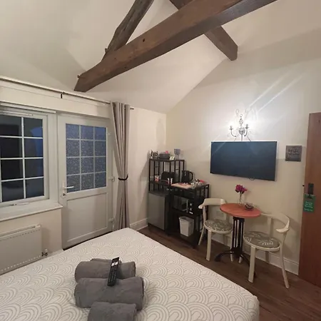 Hollyside Pensionat 3*