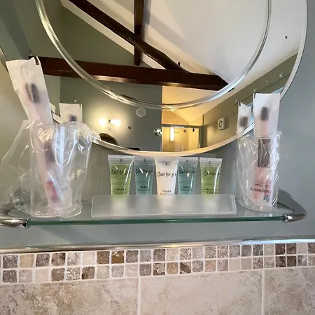 Hollyside Guest house 3*